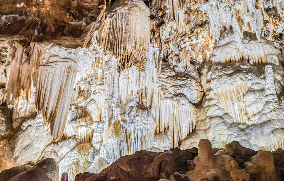Huelva - Aracena 48 - gruta de Las Maravillas.jpg